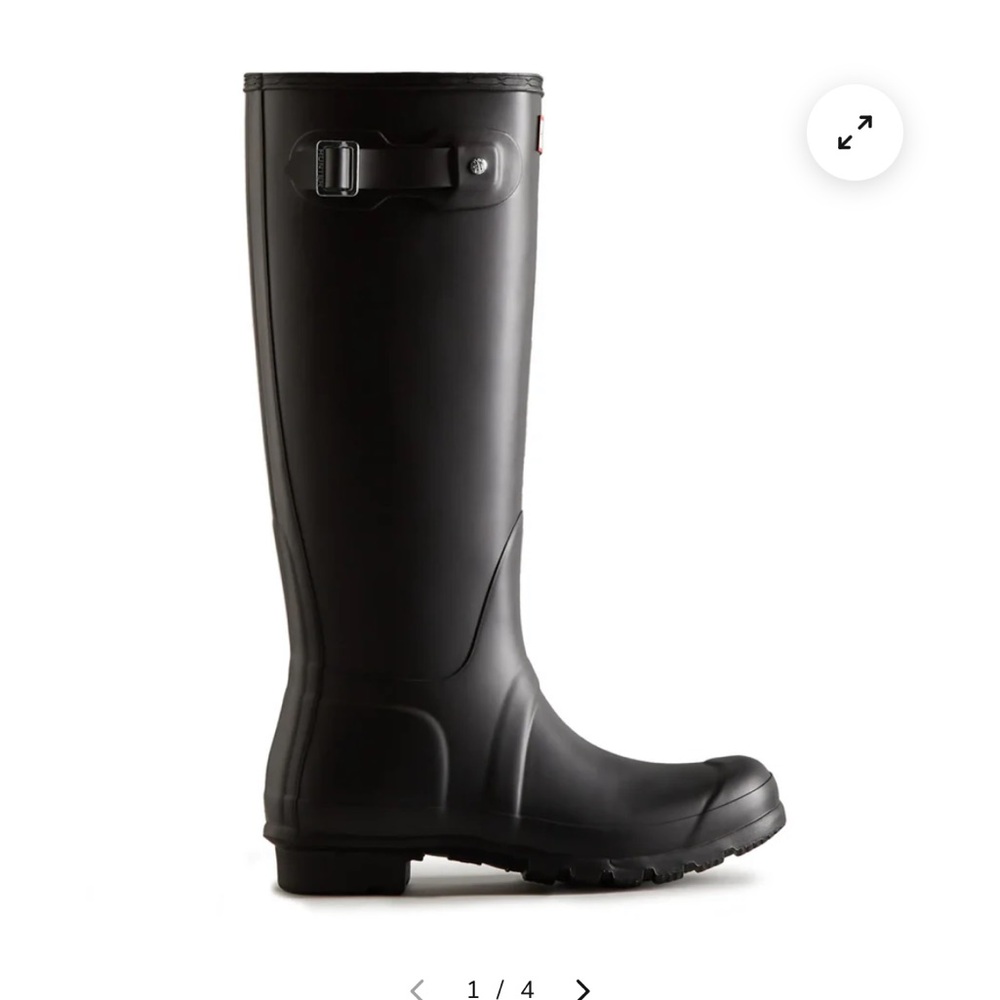 Hunter Black Boots Size 5 (fits a woman size 5)  or kids size 3.